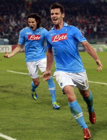 在关键的团 在关键的团